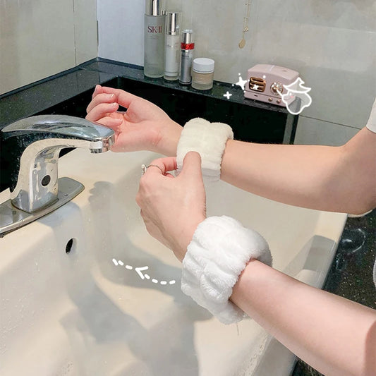 Adjustable Water-Absorbent Wrist and Hair Band Set for Face Washing and Sports.