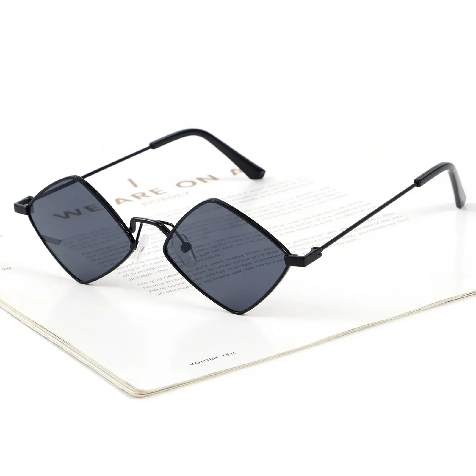 Trendy Retro Diamond-Shaped UV Protection Sunglasses for Men and Women with Metal Frame - Unisex Quadrilateral Shades.