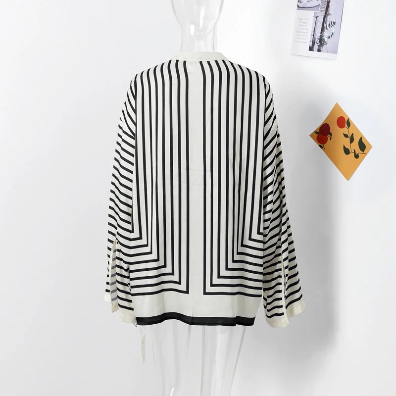 Casual Loose Striped Shirts Women Single Breasted Long Flare Sleeve O-neck Blouses 2024 Autumn New Female All-match Street Tops.