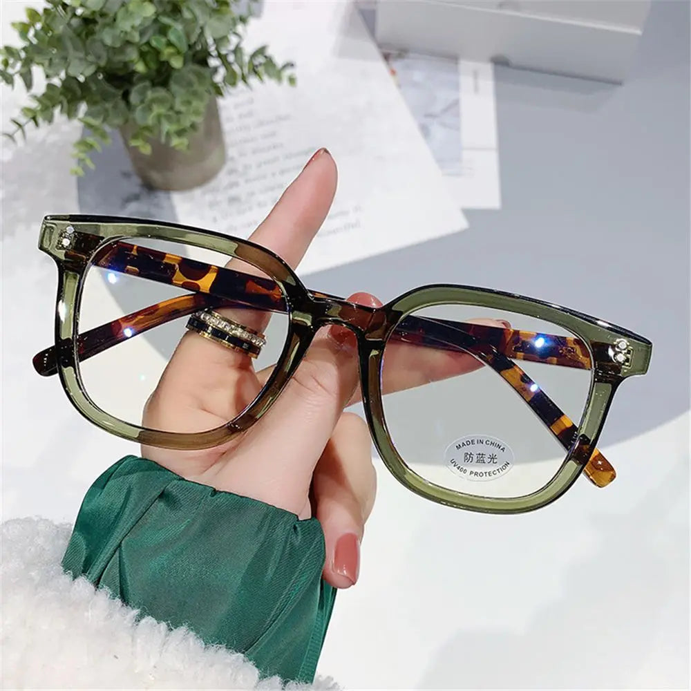 Trendy Retro Cat Eye Blue Light Blocking Glasses Unisex with UV Protection and Anti-Reflective Lenses.